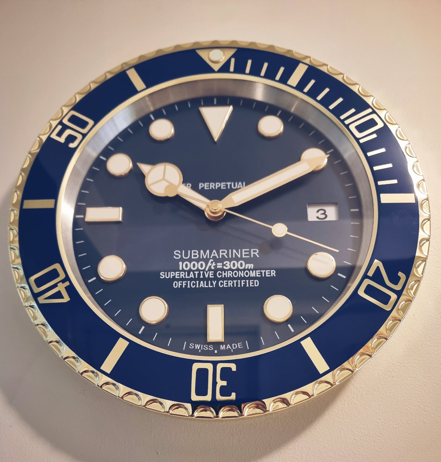 Round Wall Clock